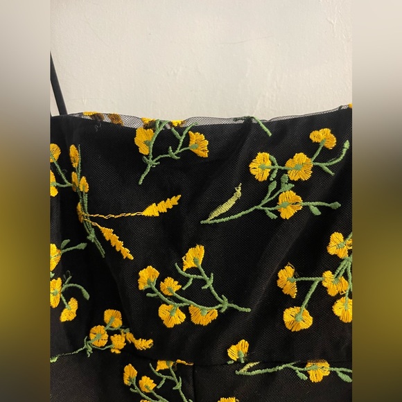Urban Outfitters Mini Dress Embroidered Flowers Lace Overlay Size XS - Picture 2 of 6